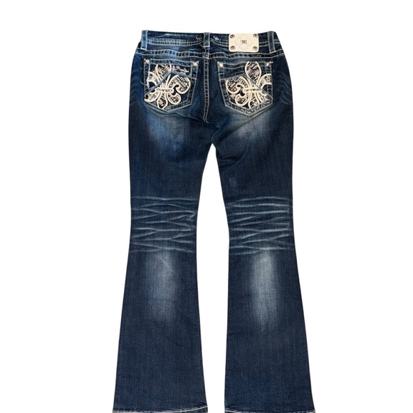 Miss Me Women’s Jeans SZ 28 Floral Fleur Boot Rhinestones Leather Rivets Fading - Picture 3 of 7